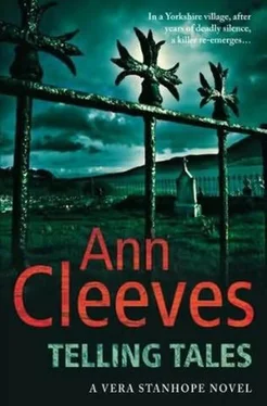 Ann Cleeves Telling Tales обложка книги