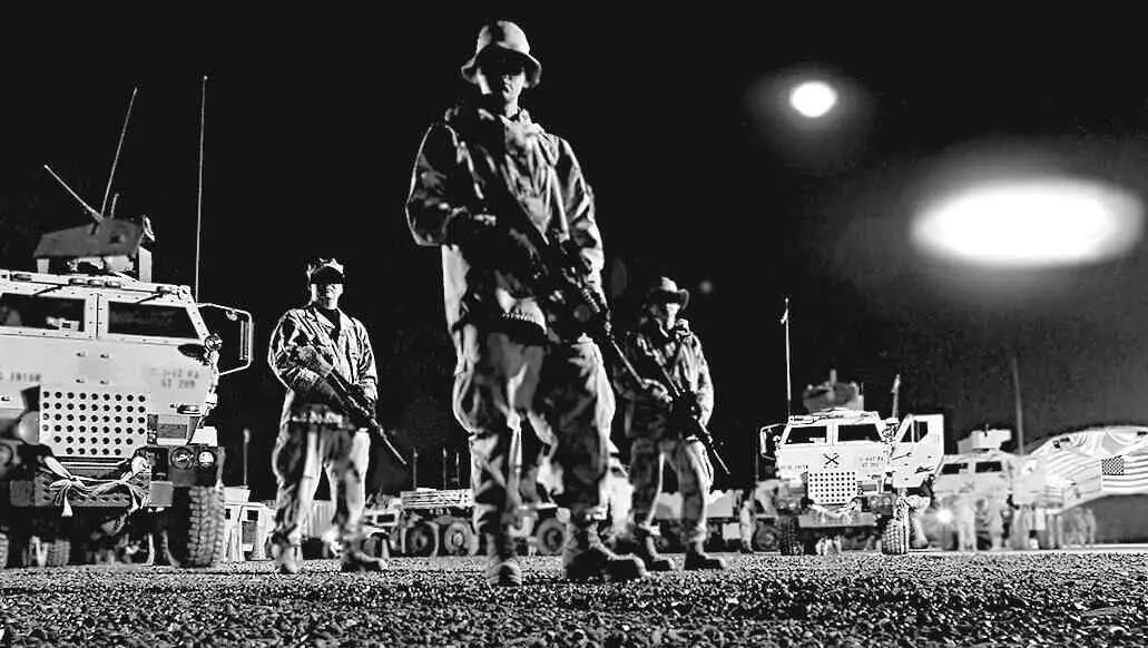 Американские военные охраняют секреты своих НЛО Как думаете это кадр из - фото 109