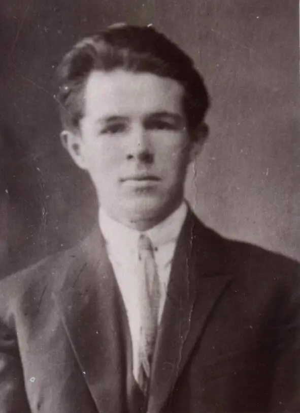 Исхак Ахмеров г Казань 1920 г С изгнанием белой армии из Поволжья и - фото 4