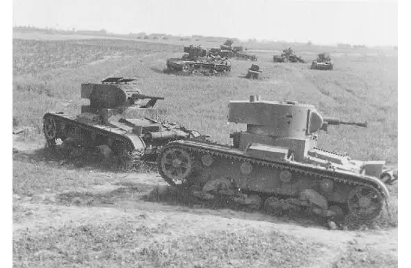 3 T26 4 ANT25 1 Wheelcaterpillar BT5 Armament 45 mm gun 115 shells - фото 17