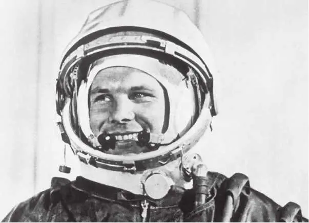 Рис 7 Ю А Гагарин Рабочая юность Родную деревню освободили 9го апреля - фото 8