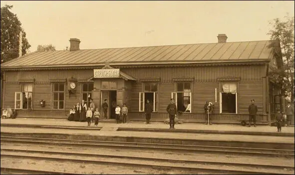Железнодорожный вокзал на ст СтругиБелая 1900е гг К 1859 г на станции - фото 2