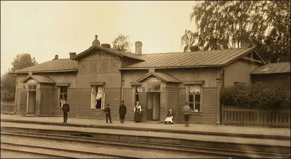 Железнодорожный буфет на ст СтругиБелая 1900е гг Станция Белая значится в - фото 3