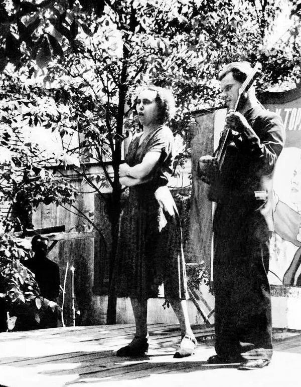 АН Стрельникова на выездном концерте Фото из личного архива МН Щетинина - фото 9