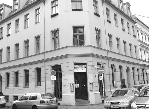 Дом на Горманнштрассе 1011 где Ади жил с родителями Акцентируя внимание на - фото 8