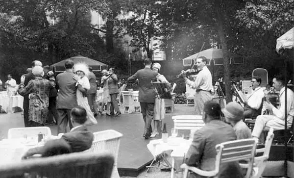 Файвоклок в отеле Эспланада 1926 Превратив скрипку в запасной - фото 14