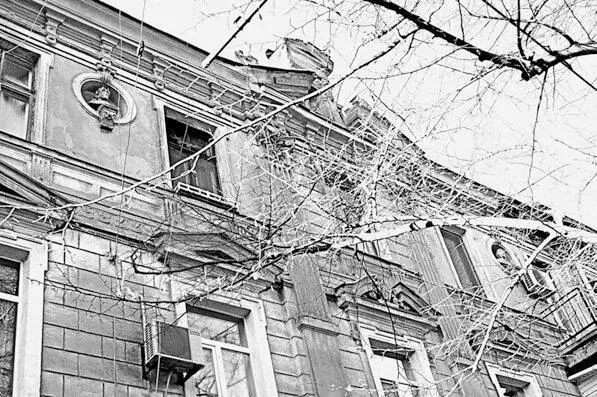 Римские бюсты на фасаде одесского дома Софиевская угол переулка Ляпунова - фото 83
