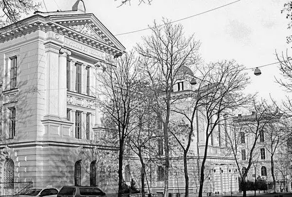 Главный корпус Медина Мемориальная доска Д Н Вайсфельду Большая - фото 91