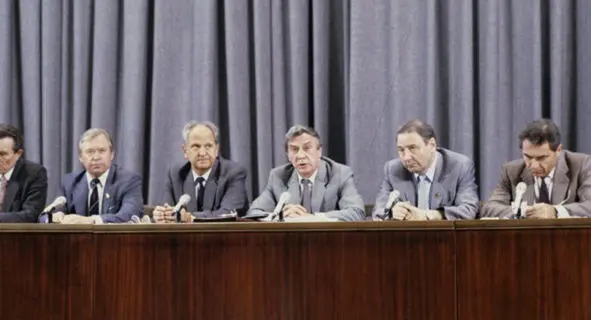 Ну вы сами взгляните на эти лица Вот он тот самый ГКЧП Вы бы хотели пойти - фото 1