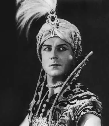 В приключенческом французском фильме Лев моголов 1924 по сценарию Мозжухина - фото 17