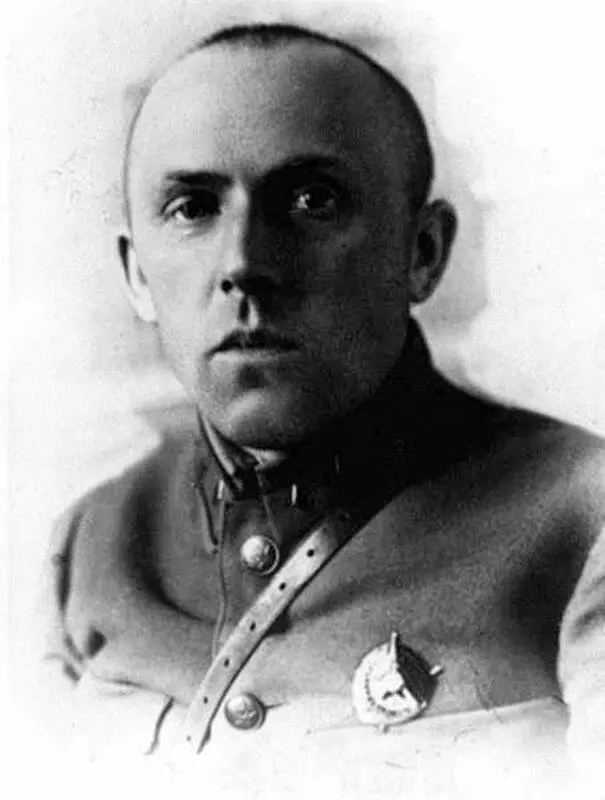 Комбриг А В Горбатов в середине 1930х годов Как и у Людникова у Горбатова - фото 2