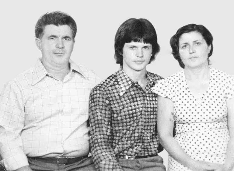 Казбек первокурсник Мурат Луиза Ахеджак слева направо 1979 г Живя в - фото 12