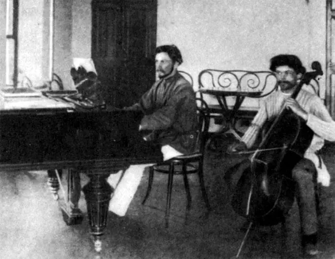 Дуэт За роялем Георгий Линтрварев выпускник Петербургской консерватории - фото 11