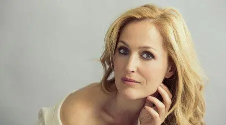 Gillian Anderson is an awardwinning film television and theatre actress - фото 5