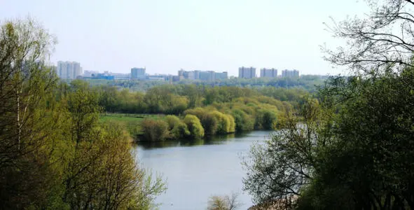 Я стою на холме у Москвареки у музея под небом Коломенского Вкруг всё сёла - фото 48