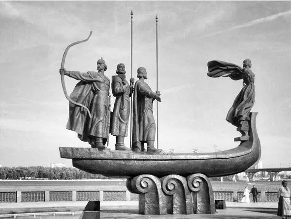 Кий Щек Хорив и сестра их Лыбедь Памятник основателям города был установлен - фото 18