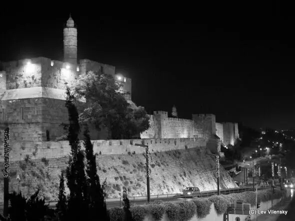 Так называемая Башня Давида ночью Более достоверные сведения о городе - фото 1