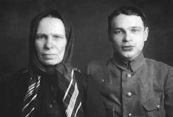 Моя бабушка Мария Никитична и ее сын мой дядя Спиря Спиридон Андреевич - фото 6