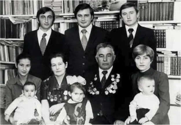 Тридцать три года немалый срок И воды в нашей реке Чикой много утекло да и - фото 6