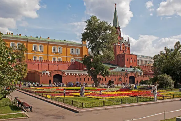 Александровский сад Адрес улица Моховая 151 Метро Александровский сад - фото 3