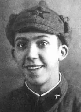 В армию меня призвали в 1939 году когда еще не исполнилось восемнадцати лет - фото 1