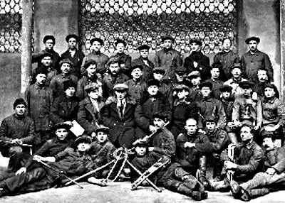 Одна из последних фотографий Константина Беллюстина2й ряд 4й слева среди - фото 3