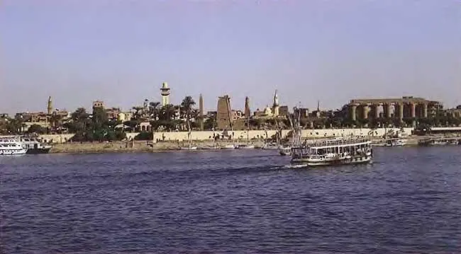 Луксорский храм вид с западного берега Нила Фотография 2000 года Аллея - фото 244