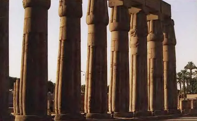 Луксорский храм Колоннада Фотография 2002 года Луксорский храм - фото 251