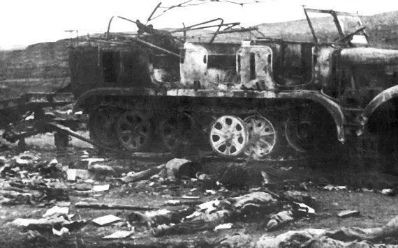 Уничтоженный немецкий артиллерийский тягач Самоходная установка StuG III - фото 77