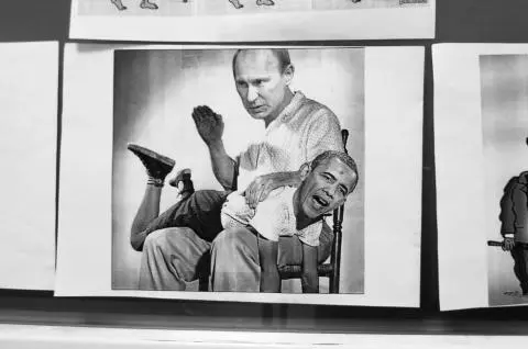 Putin spanks Obama Picture taped to the wall of the rebelheld regional - фото 11