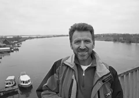 Ivan Rusev ecologist and activist on the bridge over the Dniester to - фото 28