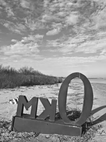 The Kilometer Zero monument at the point where the Ukrainian branch of the - фото 33
