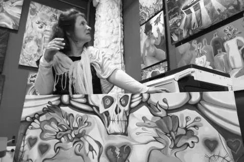 Olena Yemchenko artist Donetsk April 2014 In her office Olena had photos - фото 45