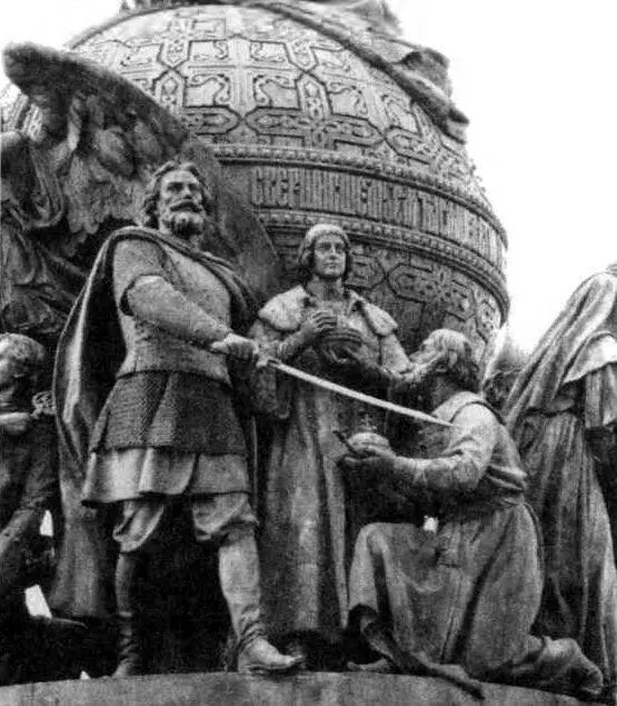 Фрагмент памятника Тысячелетию России в Новгороде Великом Классический пример - фото 33