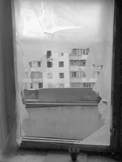 Вид из полиэтиленового окна Район 7й школы Грозный Чечня 2004 Жилой - фото 3