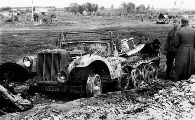 Разбитый немецкий 1тонный тягач SdKfz10 Demag D7 номер WH636889 Группа - фото 97