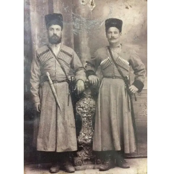 Примерно 1920 год Стефан Сергеевич с бородой и Федот Сергеевич Так уж - фото 2