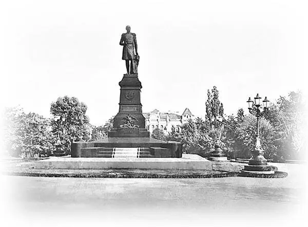 Памятник основателю университета Императору Николаю I Императорский - фото 14