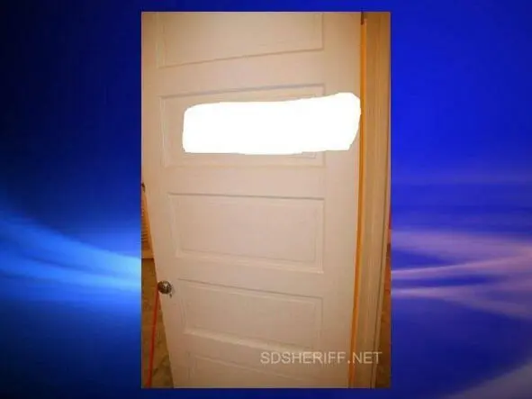Вот так дверь представили на сайте шерифа боясь навредить следствию Так она - фото 17