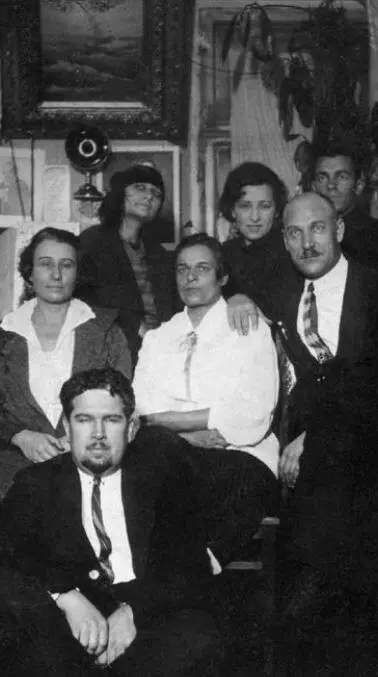 Гости у Юровых на Покровке Стоят слева направо сестра деда Таисия - фото 12