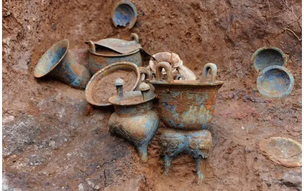 Bronze vessels with eyes from left to right Yamal 12c Kuban Sarmatian - фото 30