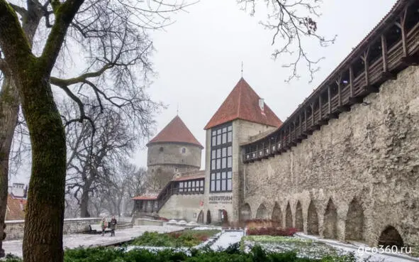 Сад датского короля В Верхнем городе также находится православный собор - фото 2