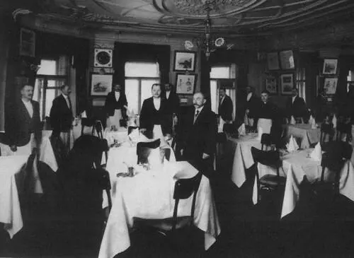 Один из залов ресторана Вена в СанктПетербурге 1900е гг Итальянский - фото 22