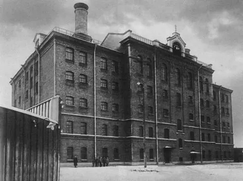 Здание Первой женской тюрьмы СанктПетербург 1912 г Встреча - фото 55