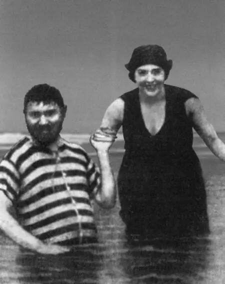 Азеф и Хедвига Клёпфер на пляже в Остенде Изображения Азефа в российских - фото 65