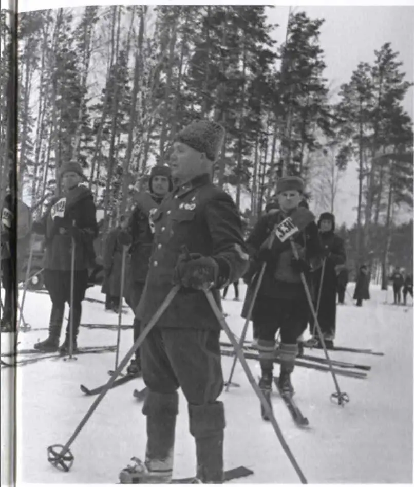 Тюленев тут же и доложил что такая теория нам не нужна Будем обороняться но - фото 19