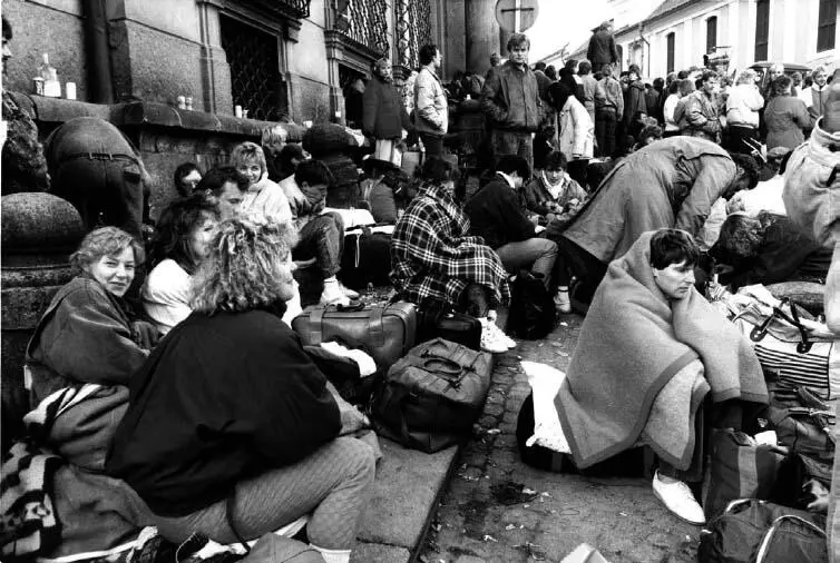 Camp out for freedom East Germans besiege the FRG Embassy in Prague Prague - фото 11