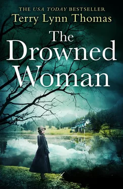 Terry Thomas The Drowned Woman обложка книги