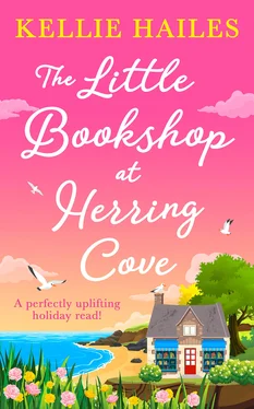 Kellie Hailes The Little Bookshop at Herring Cove обложка книги