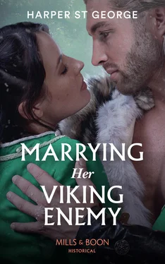 Harper George Marrying Her Viking Enemy обложка книги